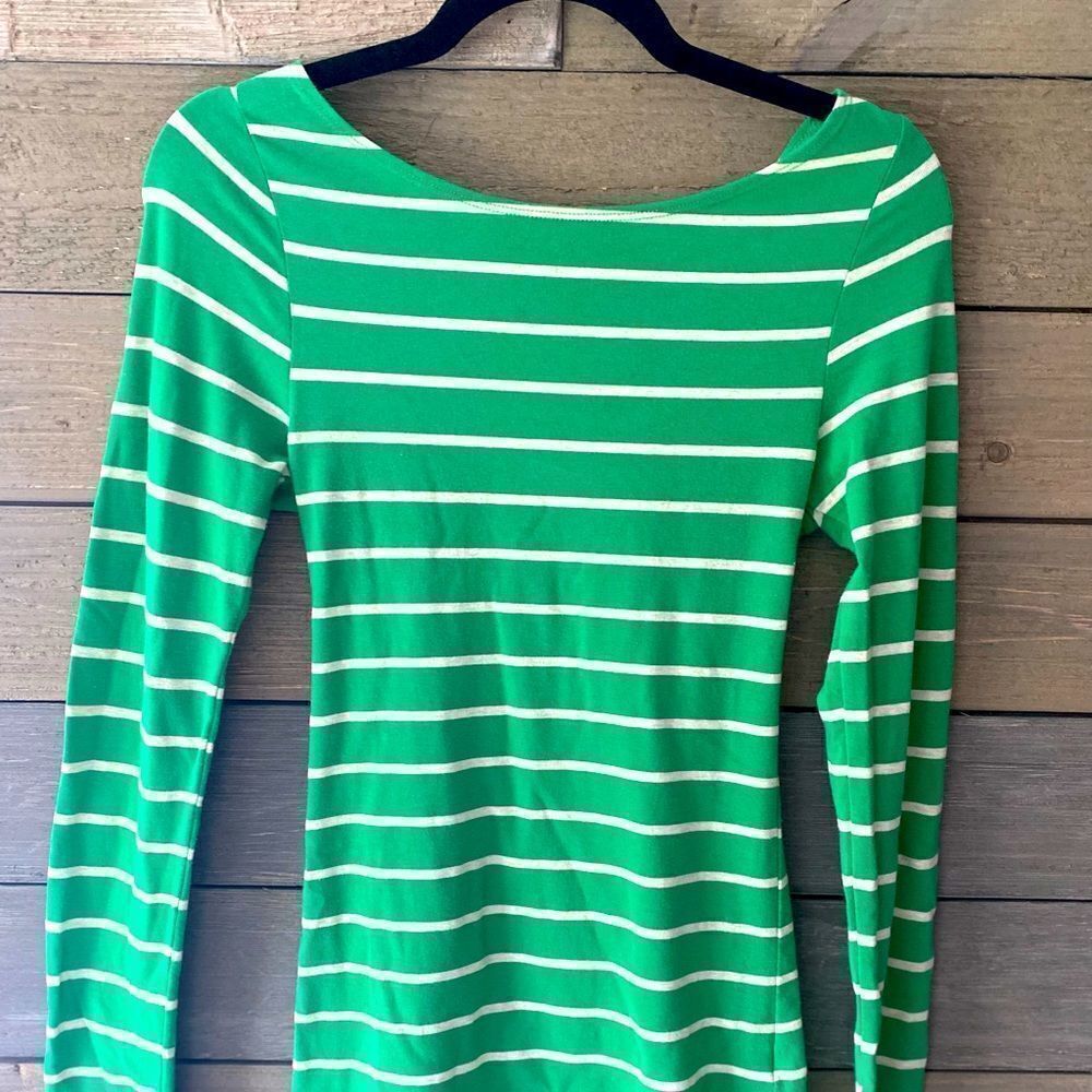 3/$15 🌿 Green with White Stripes long sleeve Top